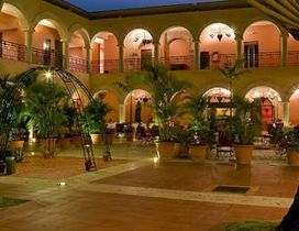 Hotel-Nicolas-de-Ovando-Patio